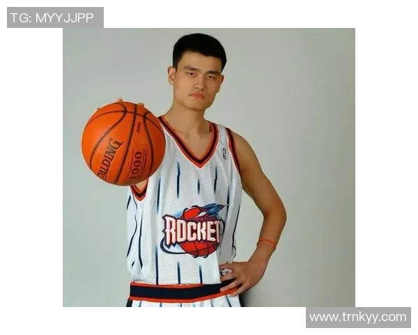 比尔沃顿与姚明的篮球传奇对话：跨越时代的巨星风采与影响力探讨